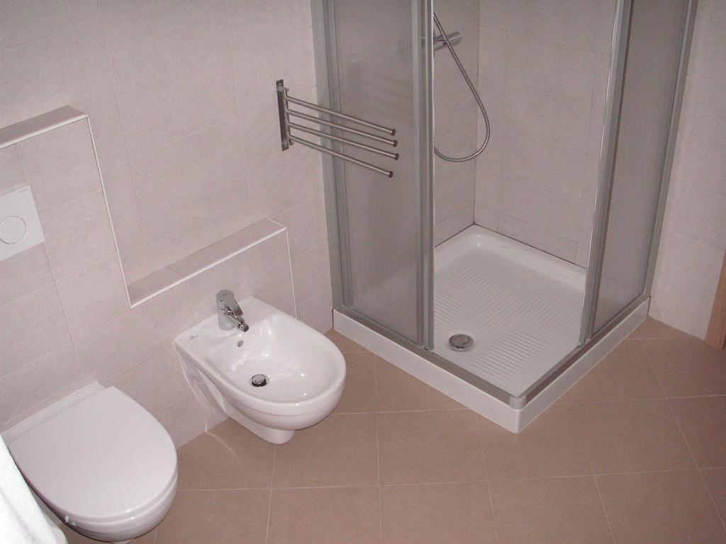 Casa Ferrari Monica Apartment Calceranica al Lago Room photo